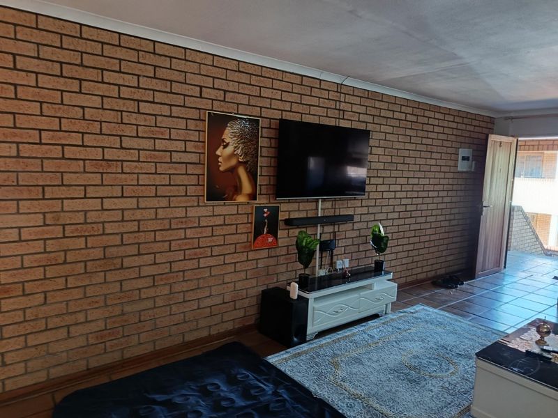 Modern 2 Bedroom, 2 Bathroom Apartment for Sale in Secure Estate - Photo 8