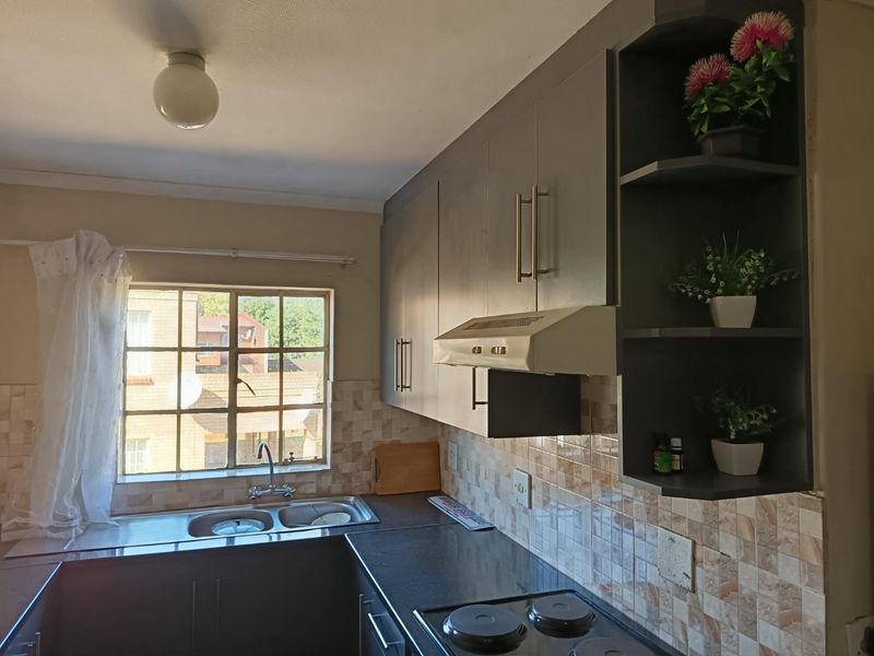 Modern 2 Bedroom, 2 Bathroom Apartment for Sale in Secure Estate - Photo 6