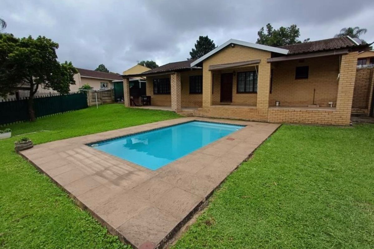 A Hidden Gem in Hayfields you’ll be proud to call Home... - Photo 4