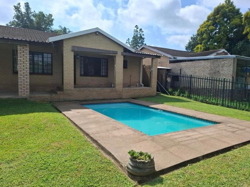 A Hidden Gem in Hayfields you’ll be proud to call Home... - Photo 3