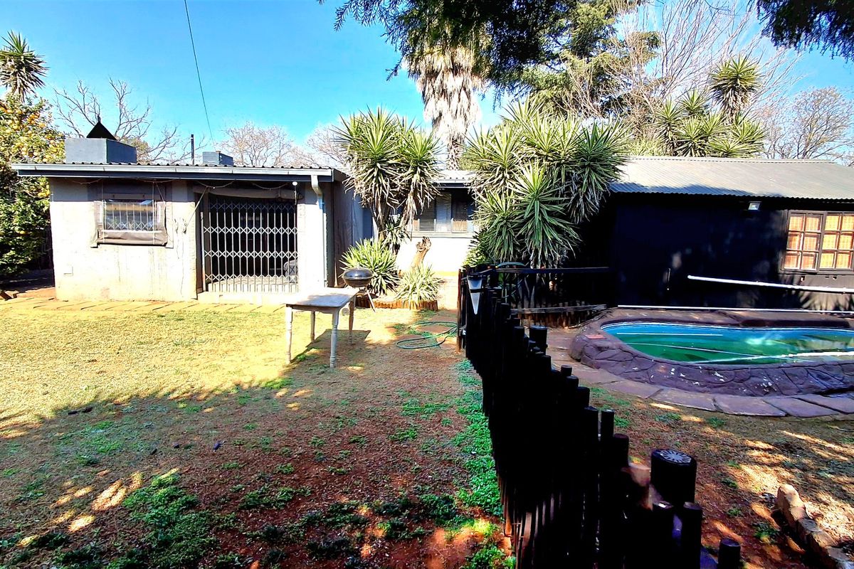 3 Bedrooms home for sale in Sasolburg close to high school and primary school  - Photo 4