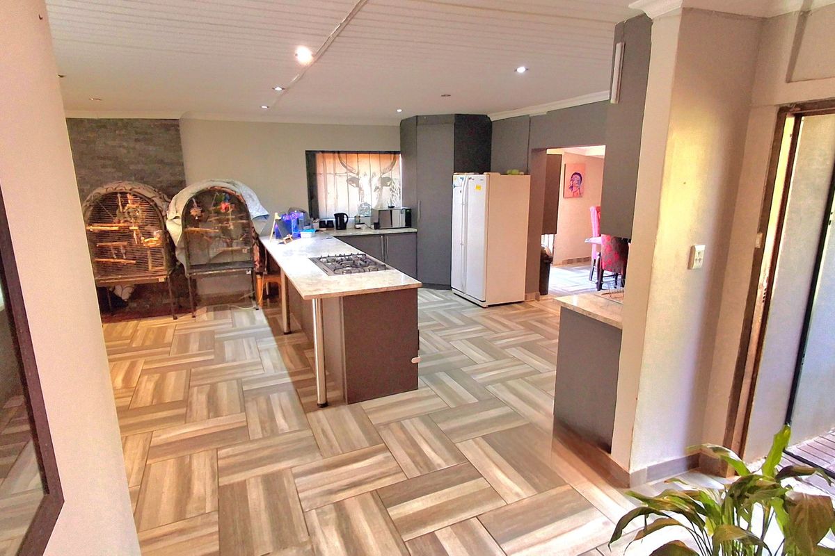 3 Bedrooms home for sale in Sasolburg close to high school and primary school  - Photo 5