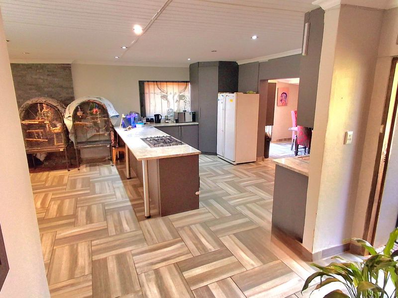 3 Bedrooms home for sale in Sasolburg close to high school and primary school  - Photo 5