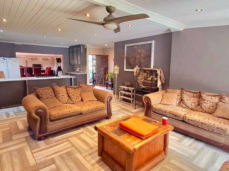 3 Bedrooms home for sale in Sasolburg close to high school and primary school  - Photo 9