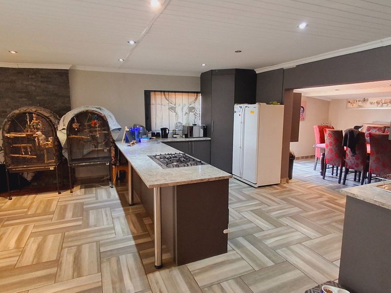 3 Bedrooms home for sale in Sasolburg close to high school and primary school  - Photo 7