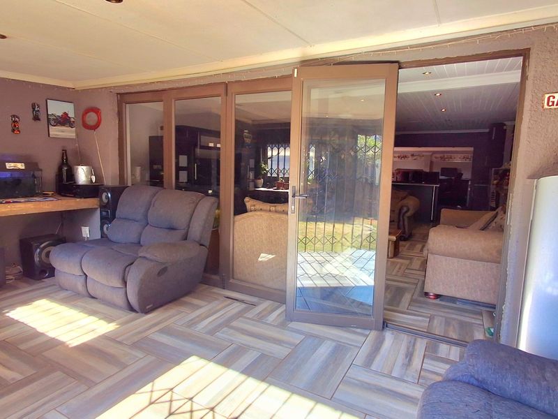 3 Bedrooms home for sale in Sasolburg close to high school and primary school  - Photo 3