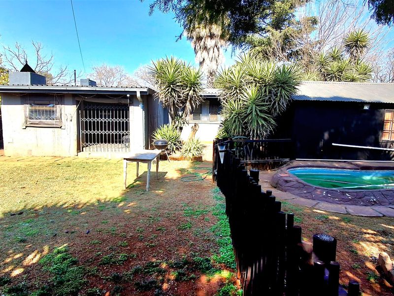 3 Bedrooms home for sale in Sasolburg close to high school and primary school  - Photo 4