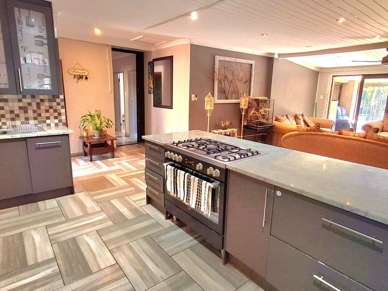 3 Bedrooms home for sale in Sasolburg close to high school and primary school  - Photo 8