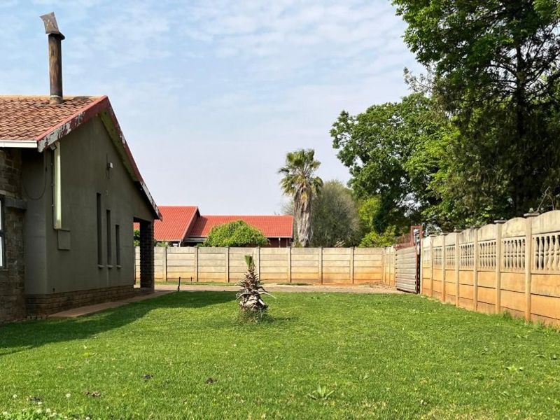 Spacious Family Home with Pool and Braai - Photo 2
