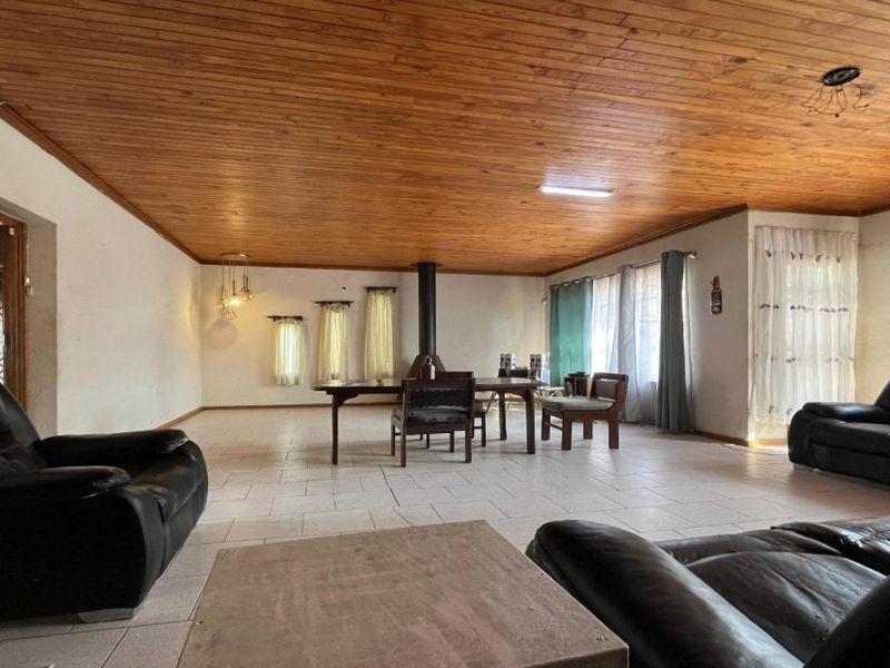 Spacious Family Home with Pool and Braai - Photo 5