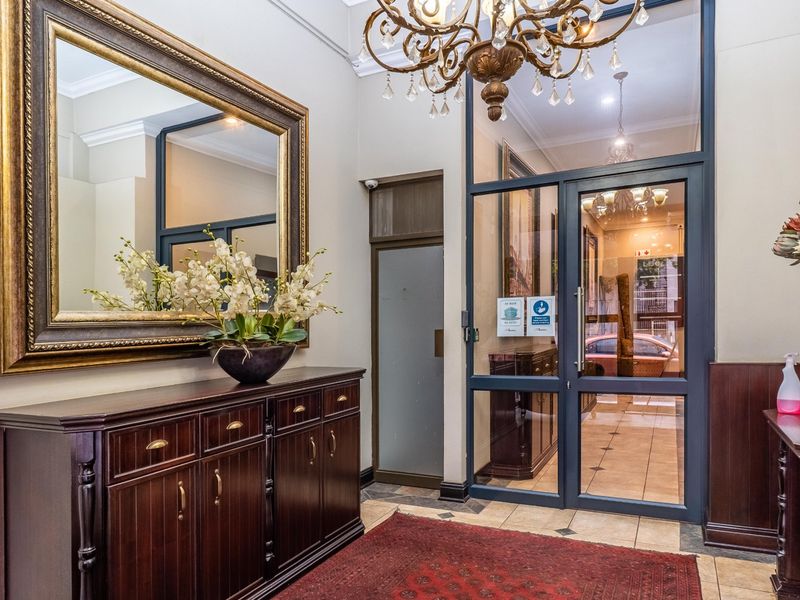 Upmarket commercial building - Photo 2