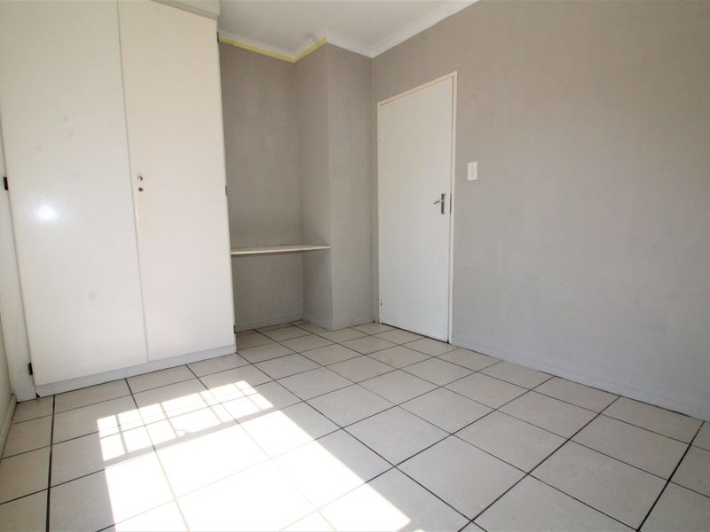 Lovely 3-Bedroom House to Rent in Rooihuiskraal North - Photo 9