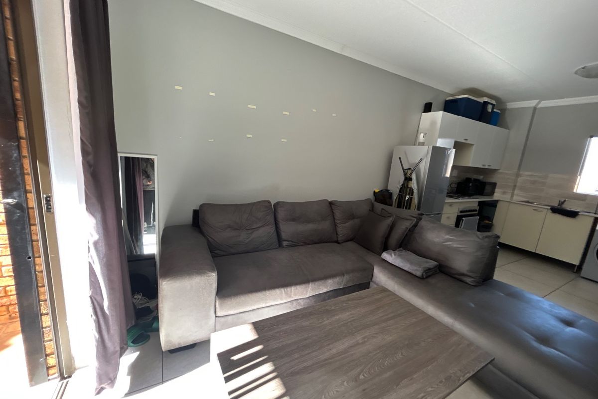 Ground floor private garden 1 bed unit  - Photo 3
