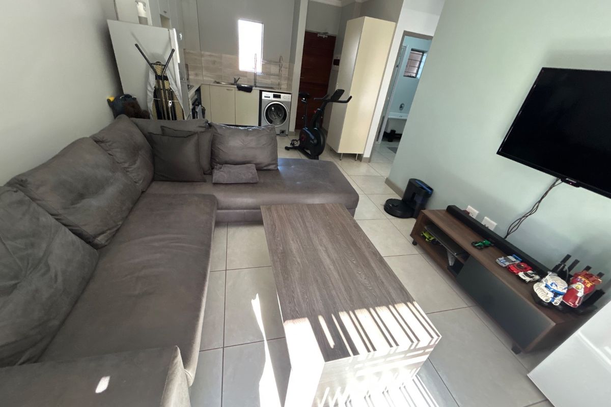 Ground floor private garden 1 bed unit  - Photo 2