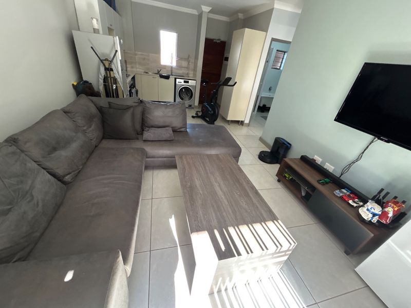 Ground floor private garden 1 bed unit  - Photo 2
