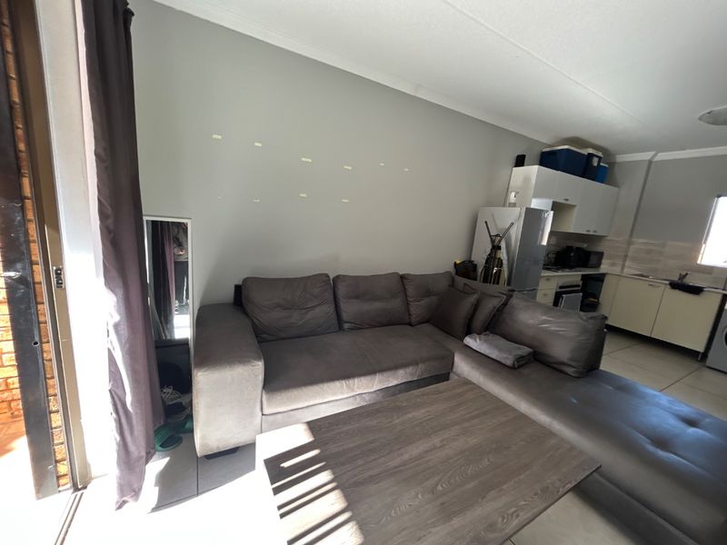 Ground floor private garden 1 bed unit  - Photo 3