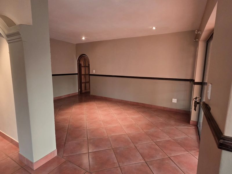 Where Space Meets Everyday Comfort Available Immediately - Photo 9