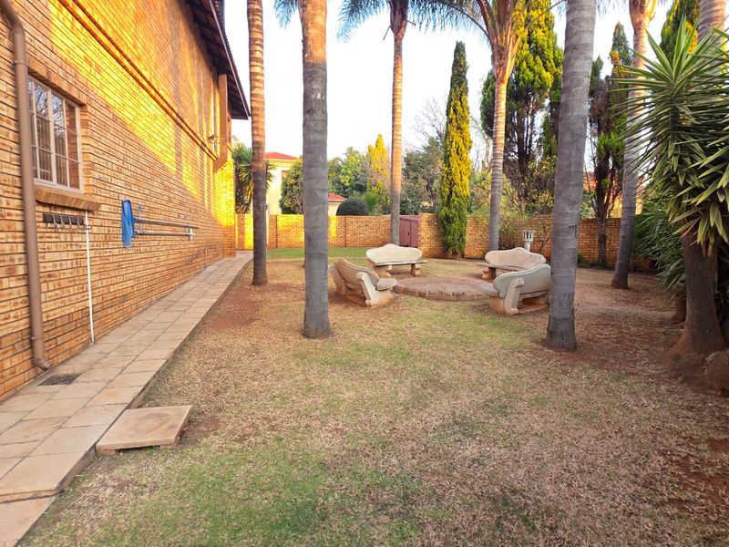 Where Space Meets Everyday Comfort Available Immediately - Photo 3