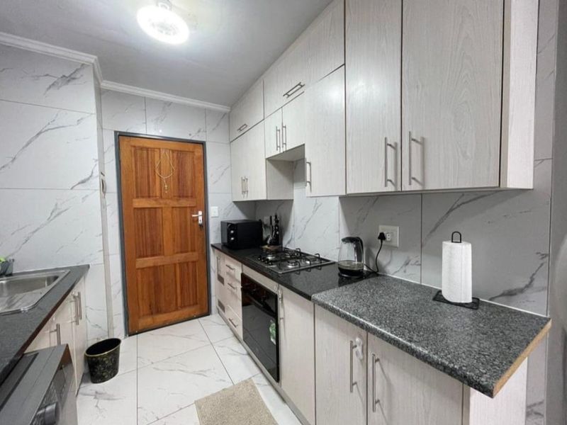 2 bedroom newly renovated unit  - Photo 6