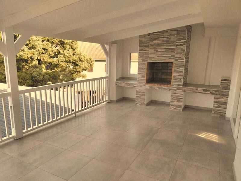 Newly renovated home in quiet area - Photo 5