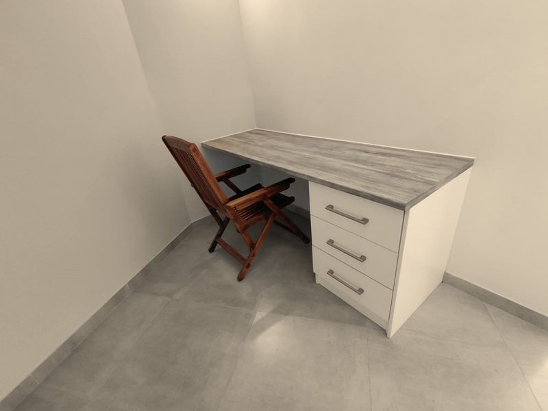 Newly renovated home in quiet area - Photo 7