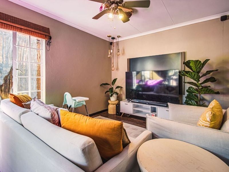 Spacious Family Home Offering Comfort and Convenience - Photo 2