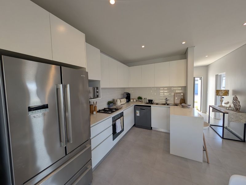 Capri Village  - Salta, Sibaya - No Transfer Duty - Brand new  LAST remaining opportunity -3-bedroom freestanding simplex in the sought-after over  Capri - over50's estate  -  pet friendly and wonderful amenities - Fully airconditioned and partially fenced - ready for occupation - Photo 4