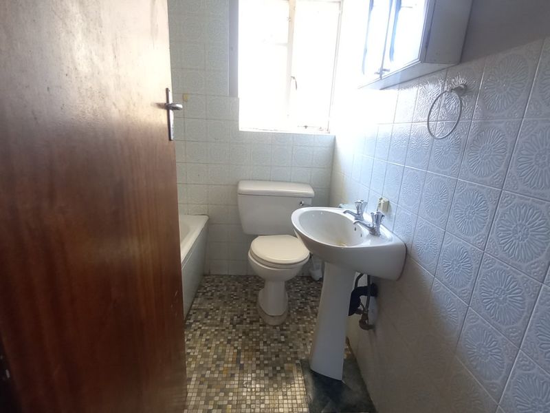 2 Bed Apartment in Benoni Central for Sale - Photo 4