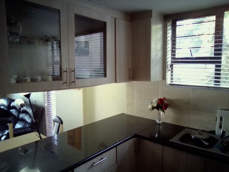 Small complex townhouse on quiet street  - Photo 9