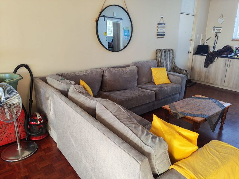 Rare Opportunity | Spacious 92m2 Corner Apartment with Table Mountain Views in Sought-After Townsend Estate, Goodwood - Photo 7