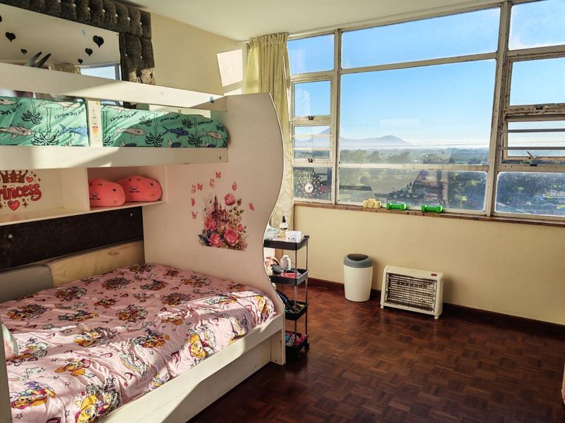 Rare Opportunity | Spacious 92m2 Corner Apartment with Table Mountain Views in Sought-After Townsend Estate, Goodwood - Photo 10