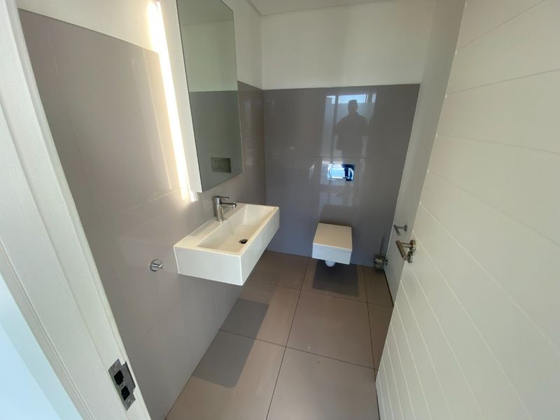 139m2 Premium Commercial Space to Let  - Photo 3
