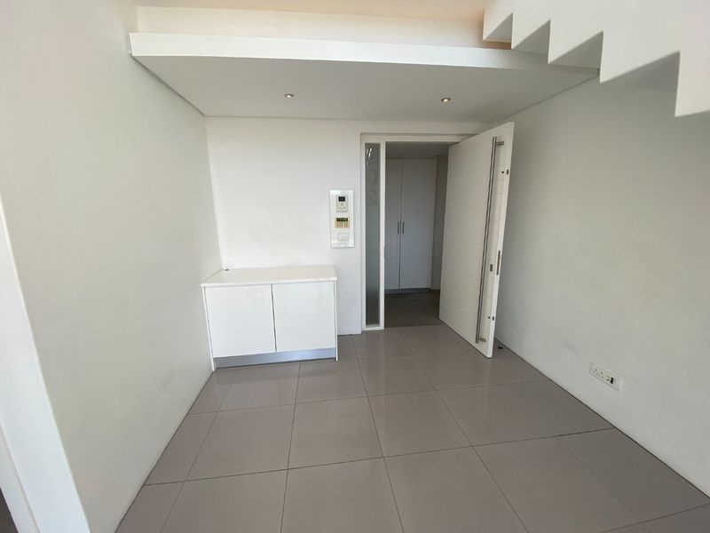 139m2 Premium Commercial Space to Let  - Photo 2