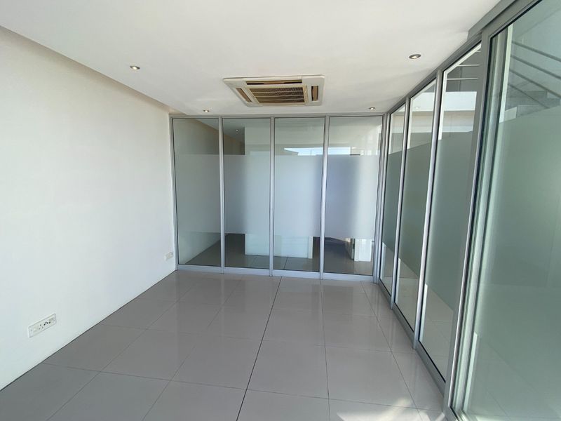 139m2 Premium Commercial Space to Let  - Photo 1