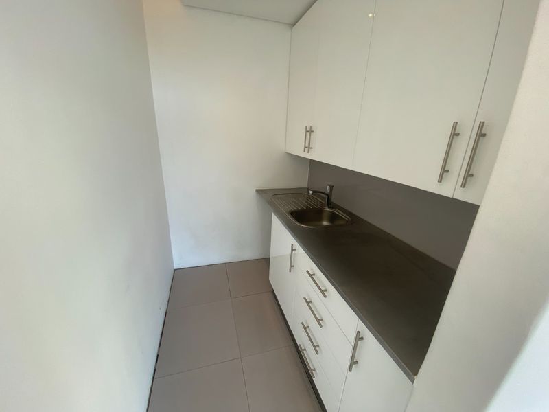 139m2 Premium Commercial Space to Let  - Photo 4