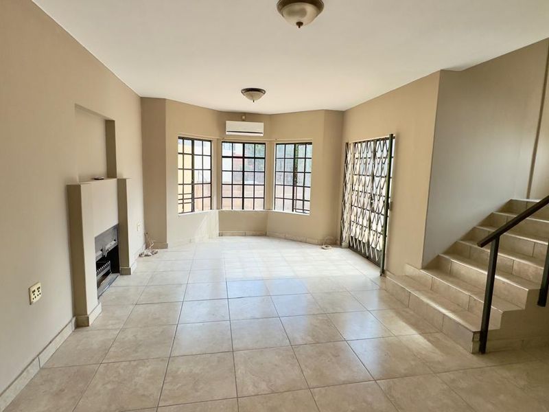 4 Bedroom 3 Bathroom house Monument Park Estate  - Photo 4