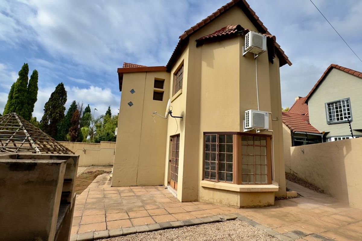 4 Bedroom 3 Bathroom house Monument Park Estate  - Photo 3