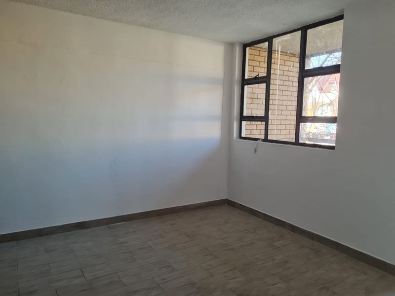 Newly Refurbished Apartments - Photo 6