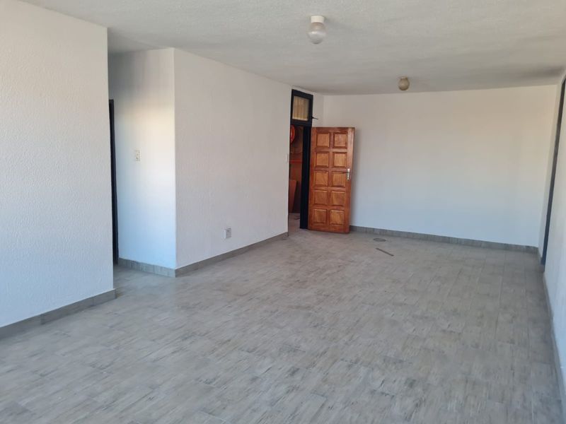 Newly Refurbished Apartments - Photo 1