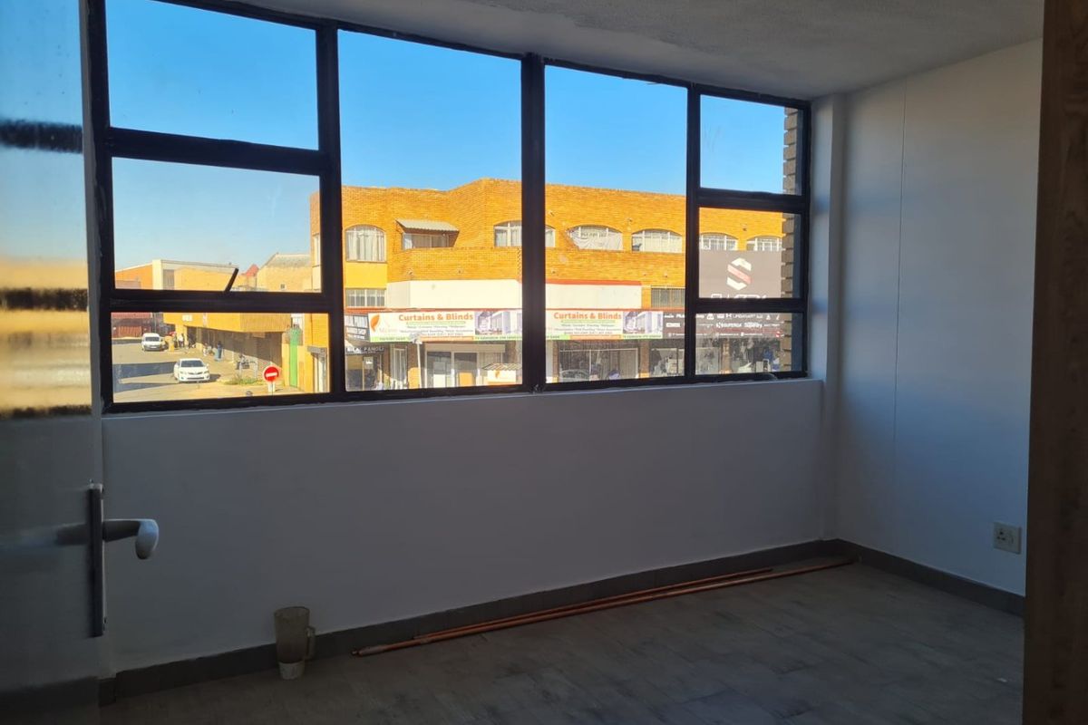 Newly Refurbished Apartments - Photo 4