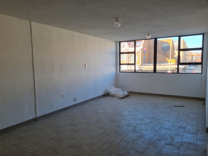 Newly Refurbished Apartments - Photo 2