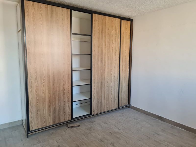 Newly Refurbished Apartments - Photo 7