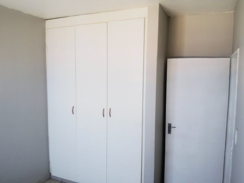 2 Bedroom Town House for Sale in Crystal Park  - Photo 6