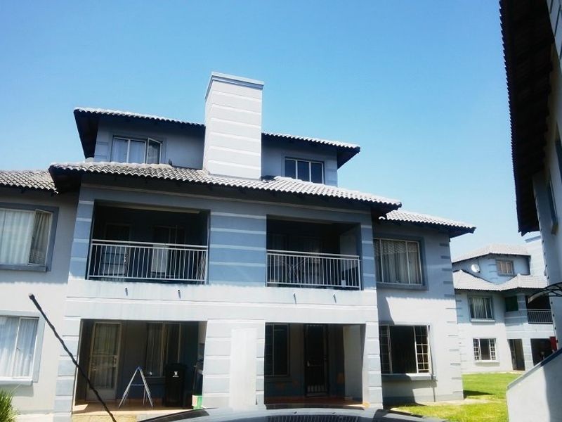2 Bedroom Town House for Sale in Crystal Park  - Photo 1