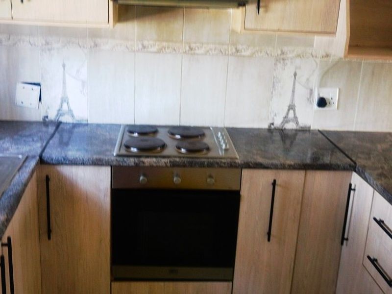 2 Bedroom Town House for Sale in Crystal Park  - Photo 3