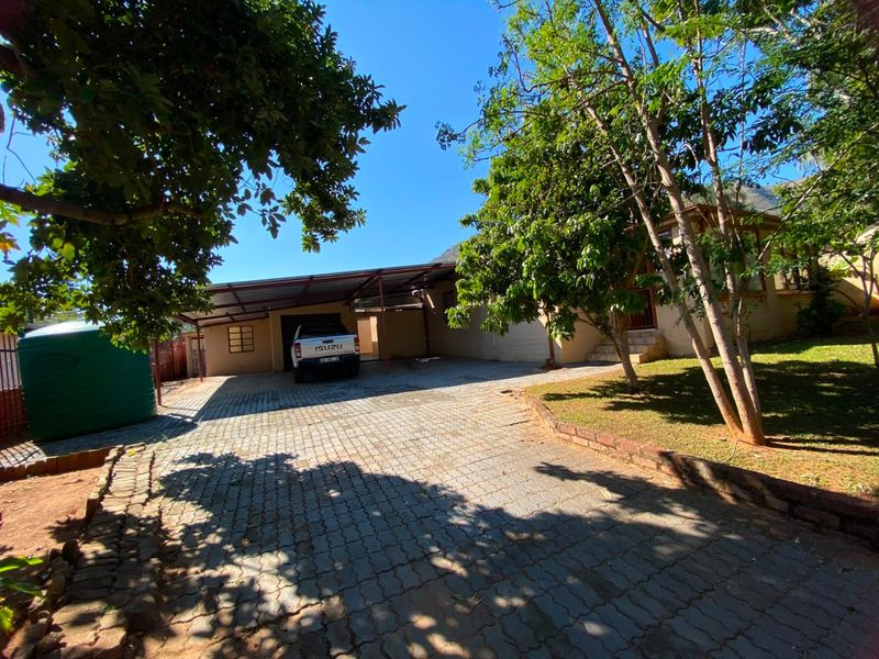 Family Home in Barberton with Sunny garden  - Photo 1