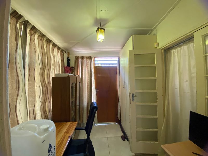 Family Home in Barberton with Sunny garden  - Photo 6