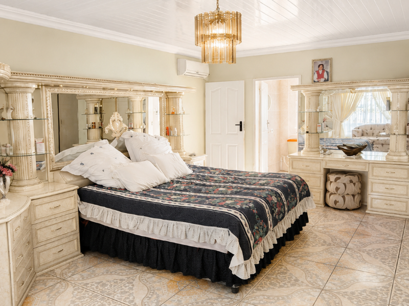 Exceptional Double-Storey Family Home with Breathtaking Soweto Views - Photo 9