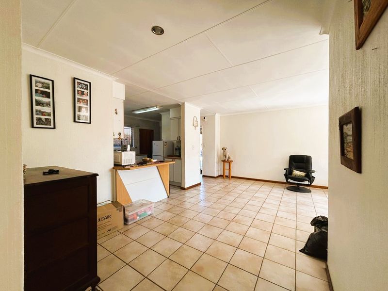 3 Bedroom 2 Bathroom Townhouse in Clubview - Photo 10