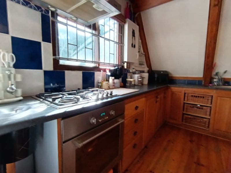Tranquil Family Home with Flatlet, Pool & Spectacular Views - Photo 2